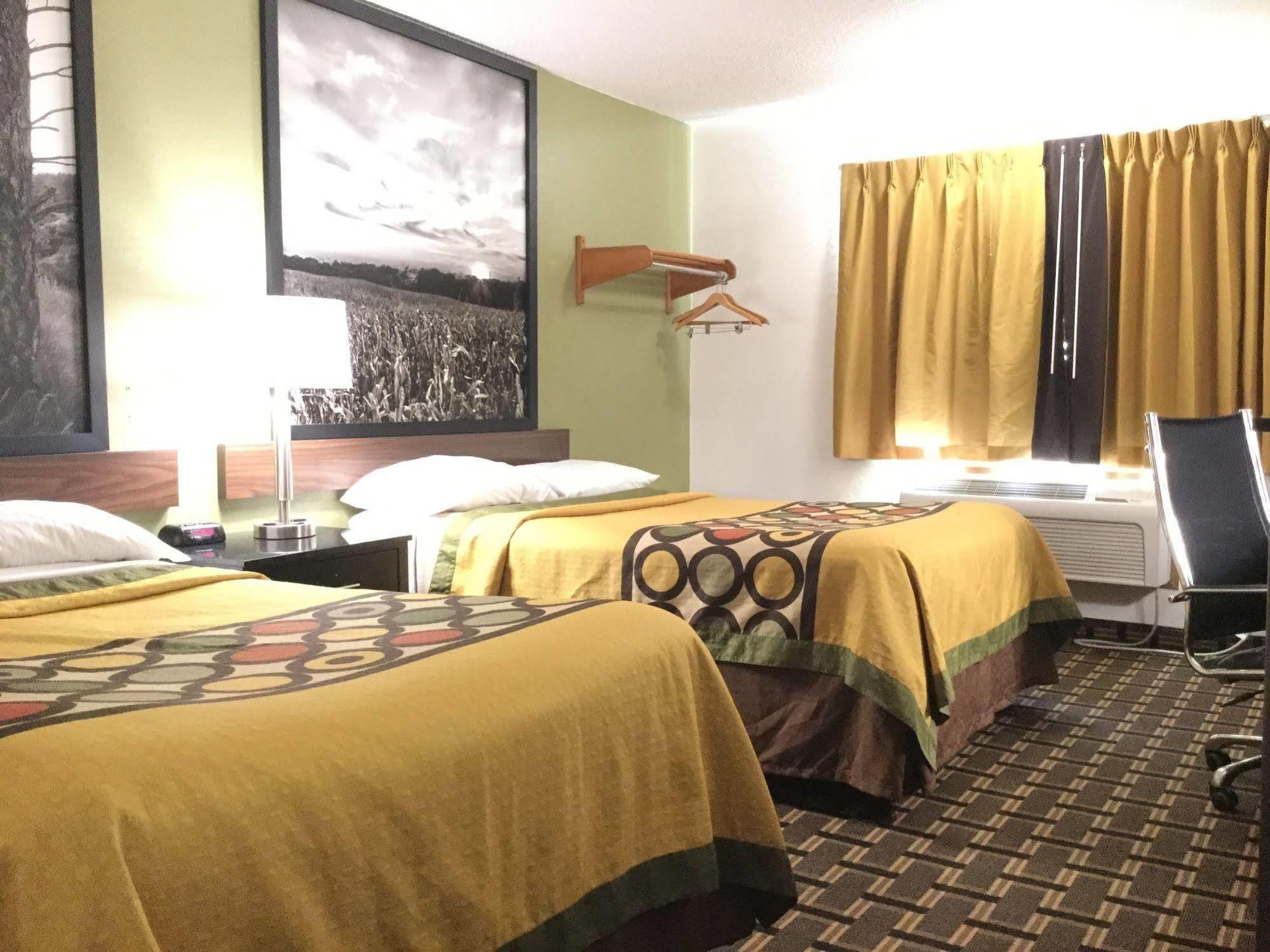 Super 8 By Wyndham Wayne Hotell Exteriör bild