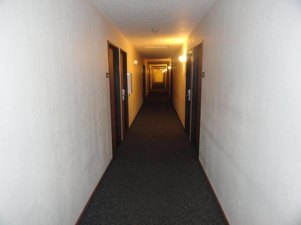 Super 8 By Wyndham Wayne Hotell Exteriör bild